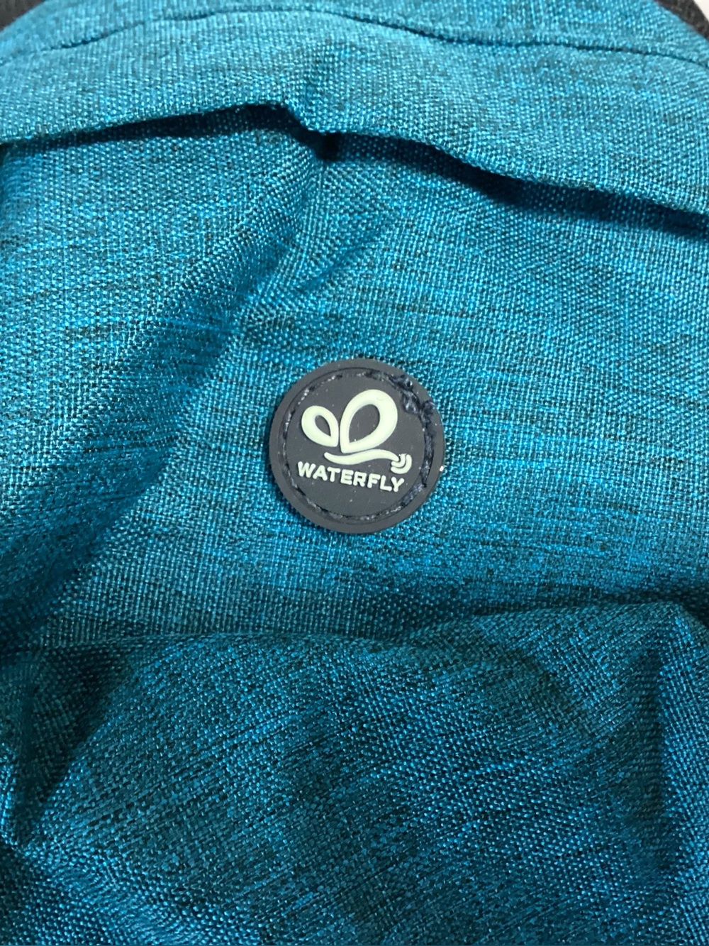 🔵 NWT - Waterfly Hiking Fanny Pack in a Teal Blue Color - Adjustable Straps - Picture 6 of 14